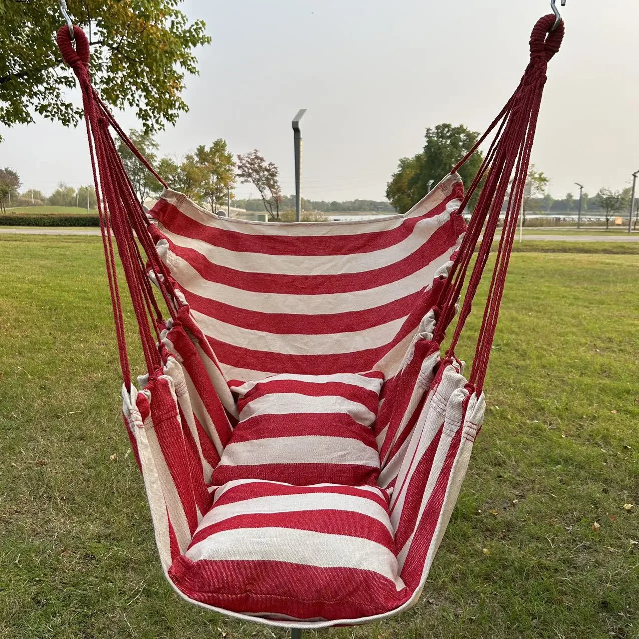 Experience Ultimate Relaxation with Our 1Pc Leisure Fabric Hammock Chair - Perfect for Outdoor Swinging and Dormitory Use!