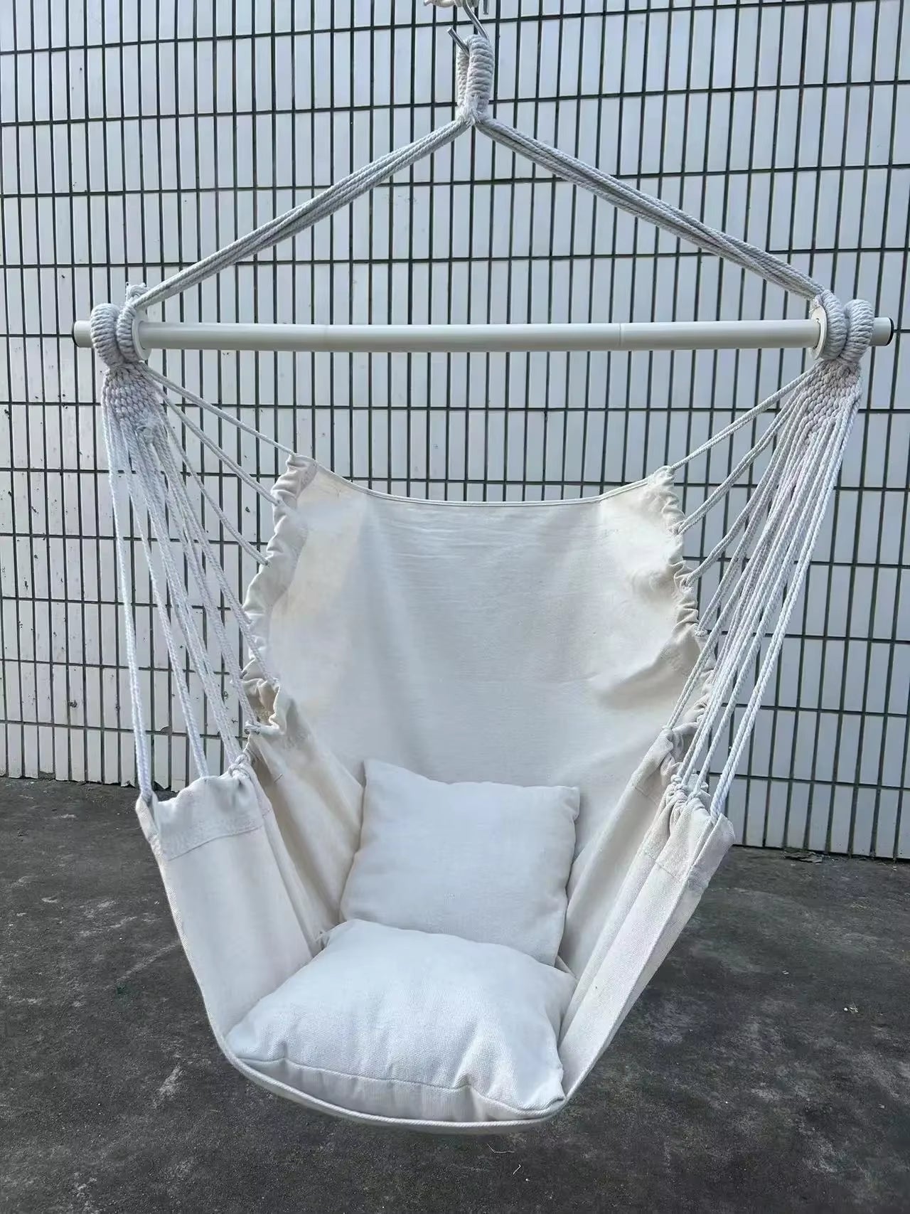 Experience Ultimate Relaxation with Our 1Pc Leisure Fabric Hammock Chair - Perfect for Outdoor Swinging and Dormitory Use!