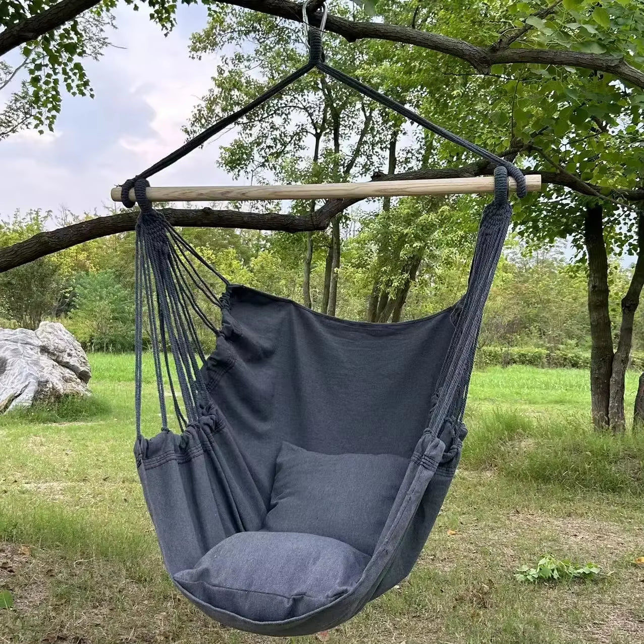 Experience Ultimate Relaxation with Our 1Pc Leisure Fabric Hammock Chair - Perfect for Outdoor Swinging and Dormitory Use!