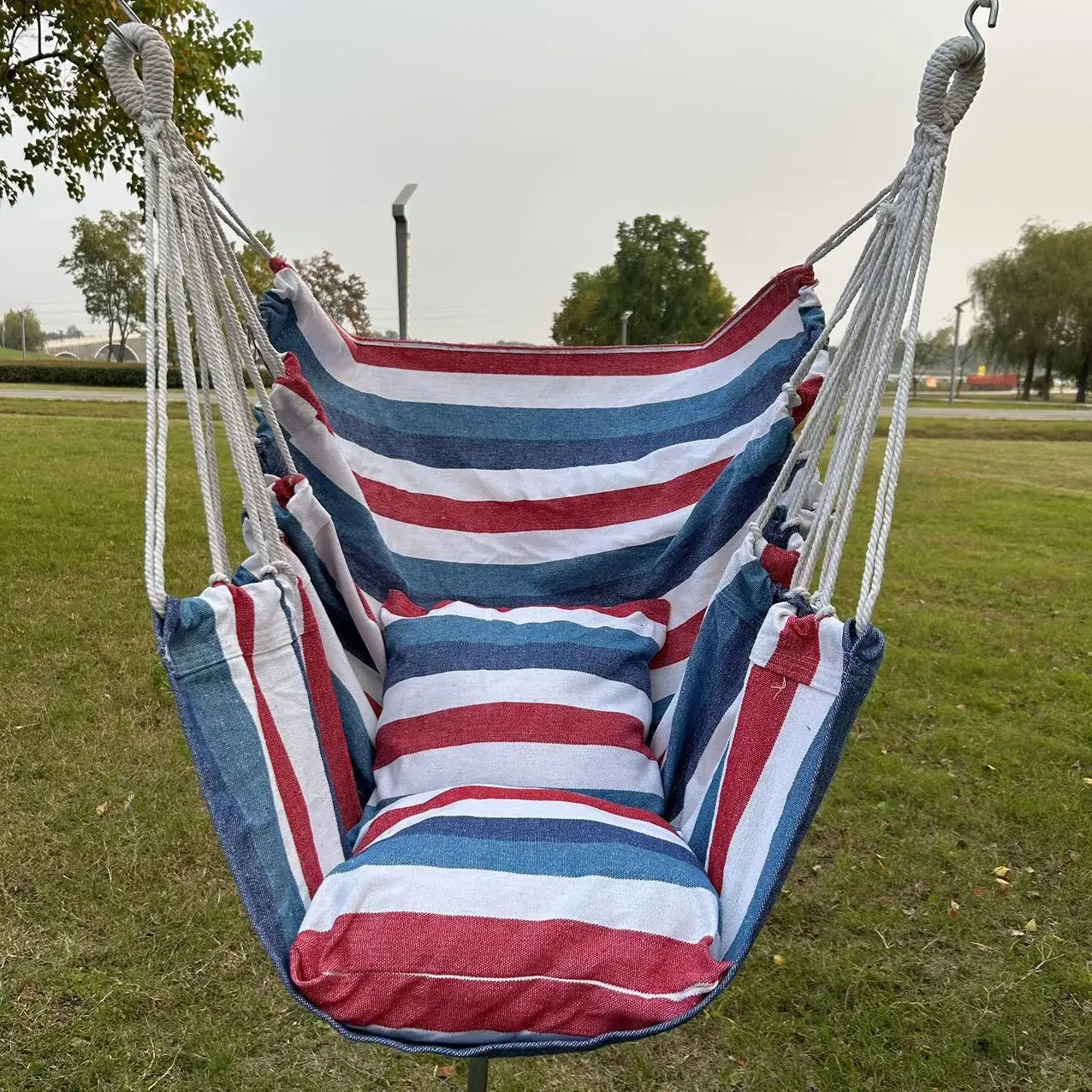Experience Ultimate Relaxation with Our 1Pc Leisure Fabric Hammock Chair - Perfect for Outdoor Swinging and Dormitory Use!